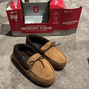 Wembley Men’s Indoor/ Outdoor Slippers SIZE 8-9